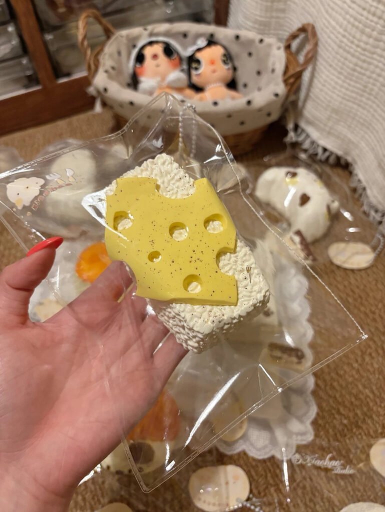244014 Xiao Hao Hao Hao Cheese Long Rice Ball (Glutinous Milk Clay Texture Series) / 小好好好 奶酪长饭团（糯奶泥触感系列）
