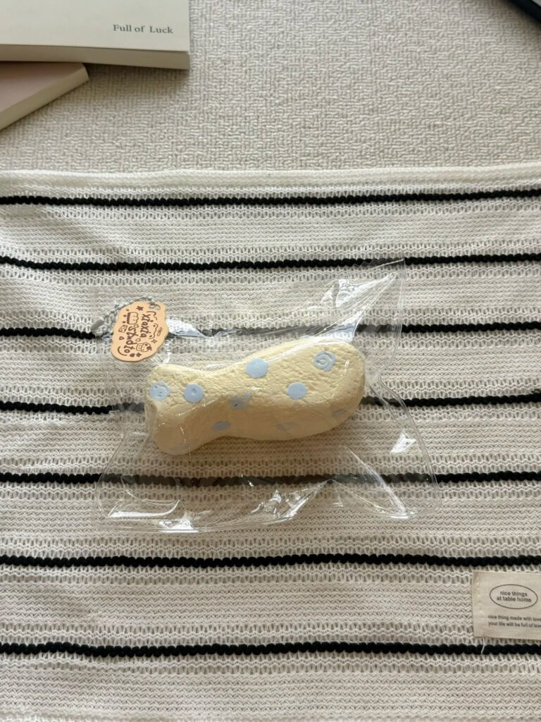 339002 Xiaxia Vending Machine Polka Dot Ring Dried Fish (New Dry Cheese Clay Texture Series) / 夏夏de贩卖机 水玉リング小魚 (新ドライチーズクレイ触感シリーズ)