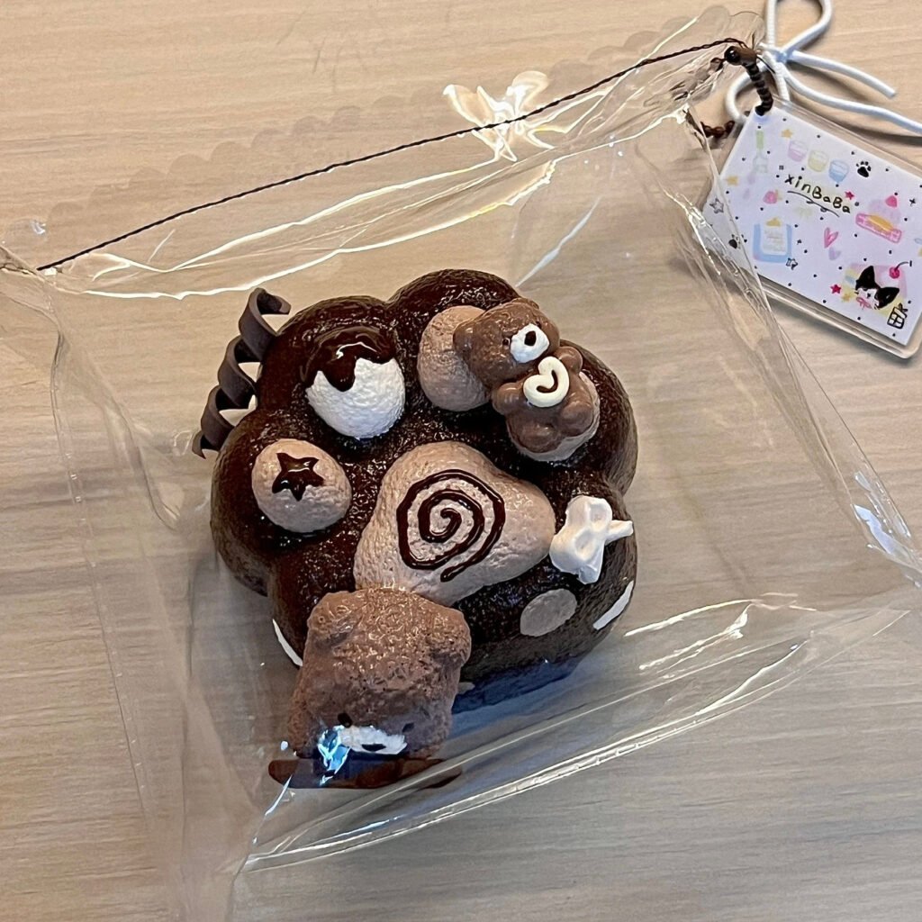 366007 XinBaBa Chocolate Bear Hugging Paw (Cream Clay Texture Series) / XinBaBa 巧熊抱抱爪(奶油触感系列)
