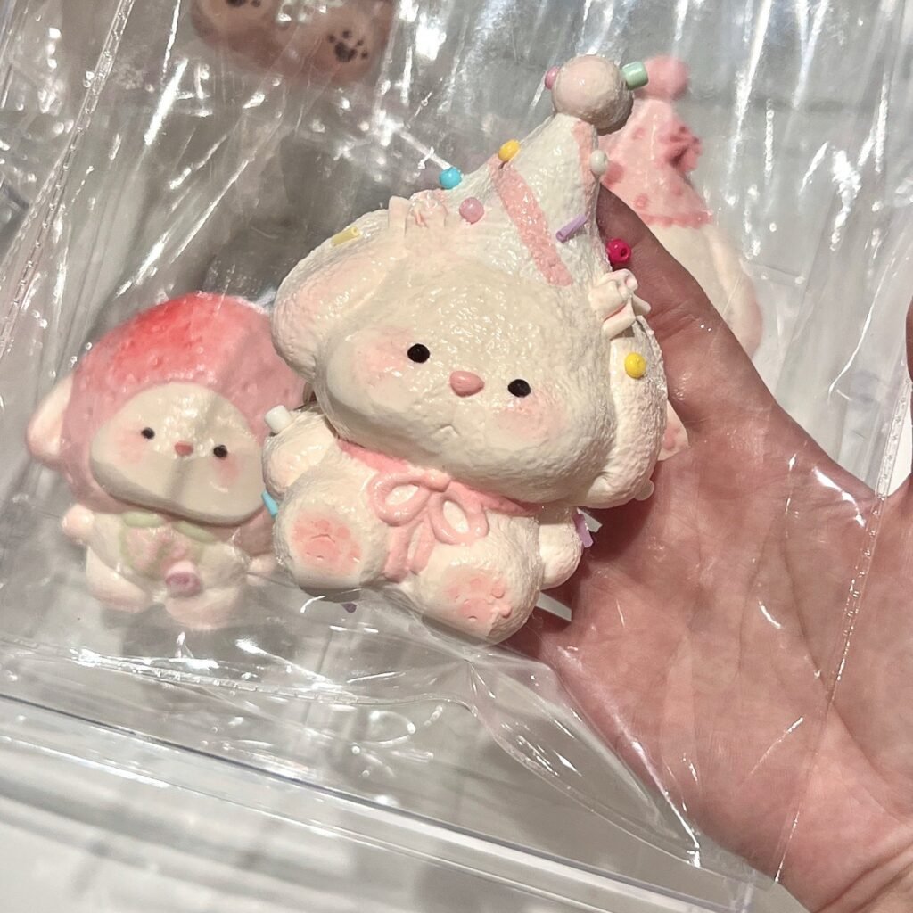 366021 XinBaBa Party Bunny (Cream Clay Texture Series) / XinBaBa 派对小兔（奶油触感系列）