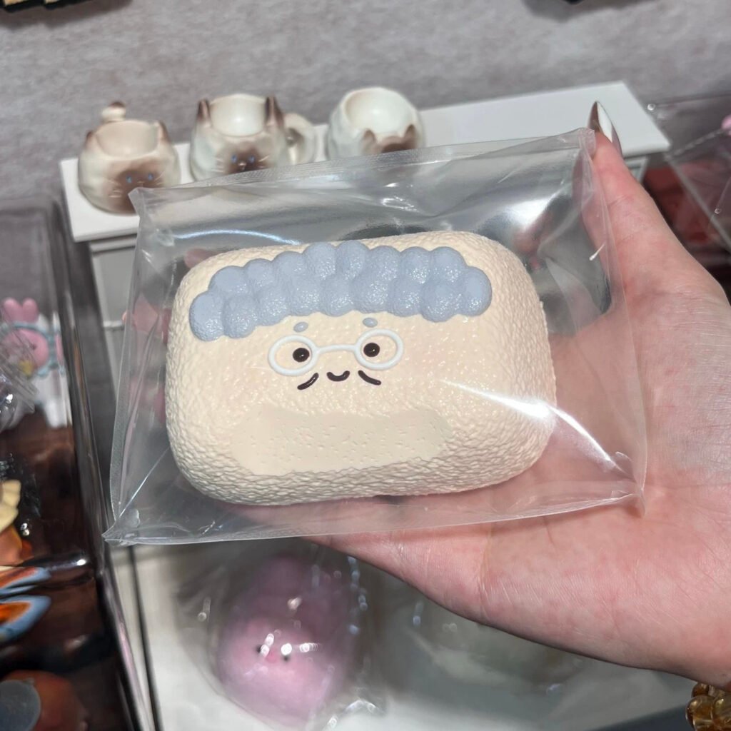 125027 Xiu Maomi Nienie Grandma Square Cake (Burst Water Texture Series) / 修猫咪捏捏 老奶方糕（爆浆水感触感系列）