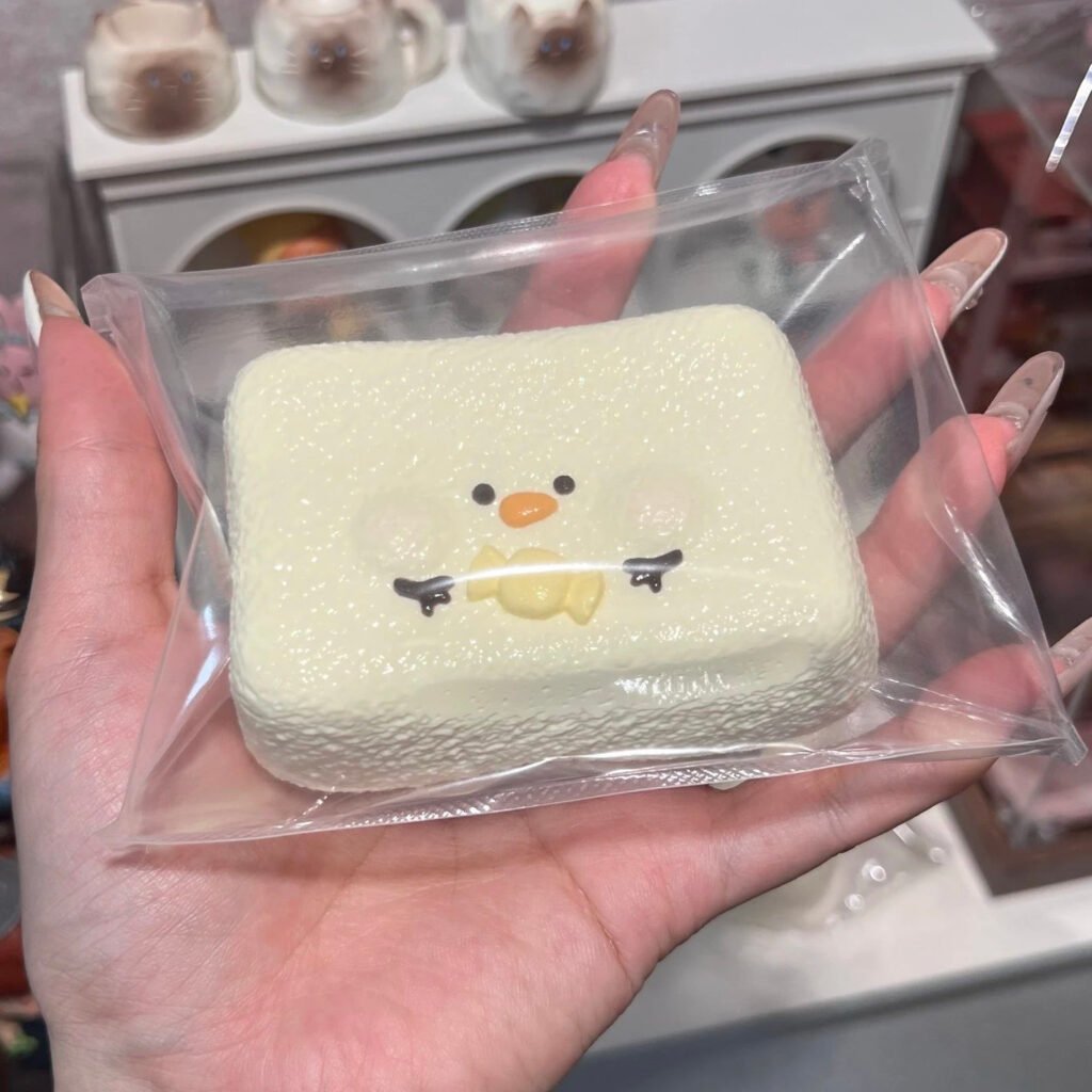 125028 Xiu Maomi Nienie Candy Snowman Square Cake (Burst Water Texture Series) / 修猫咪捏捏 糖果雪人方糕(爆浆水感触感系列)