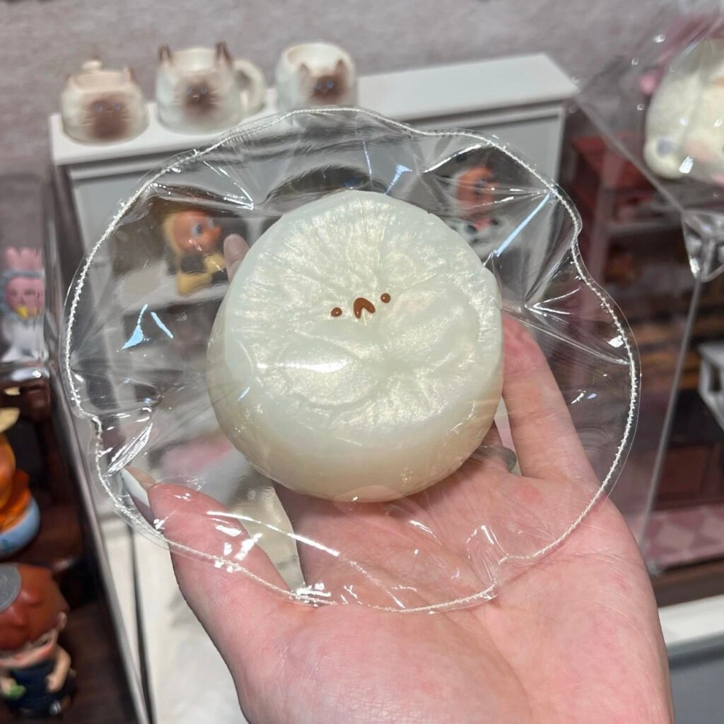 125034 Xiu Maomi Nienie Pearlescent Radish Mouse (Glutinous Cream Texture Series) / 修猫咪捏捏 珠光萝卜鼠鼠（糯奶油触感系列）