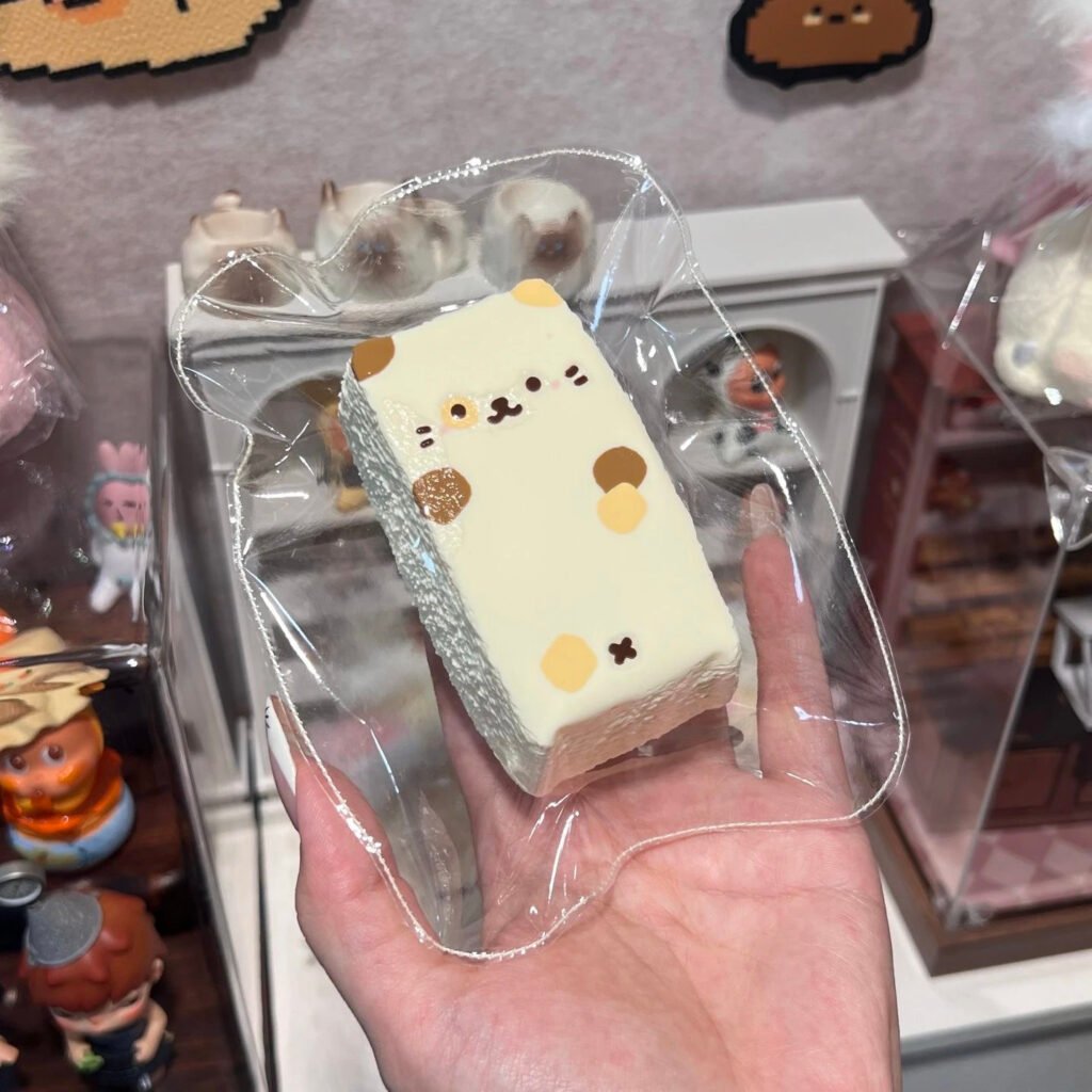 125036 Xiu Maomi Nienie Calico Cat Long Toast (Glutinous Cream Texture Series) / 修猫咪捏捏 三花猫长吐司(糯奶油触感系列)