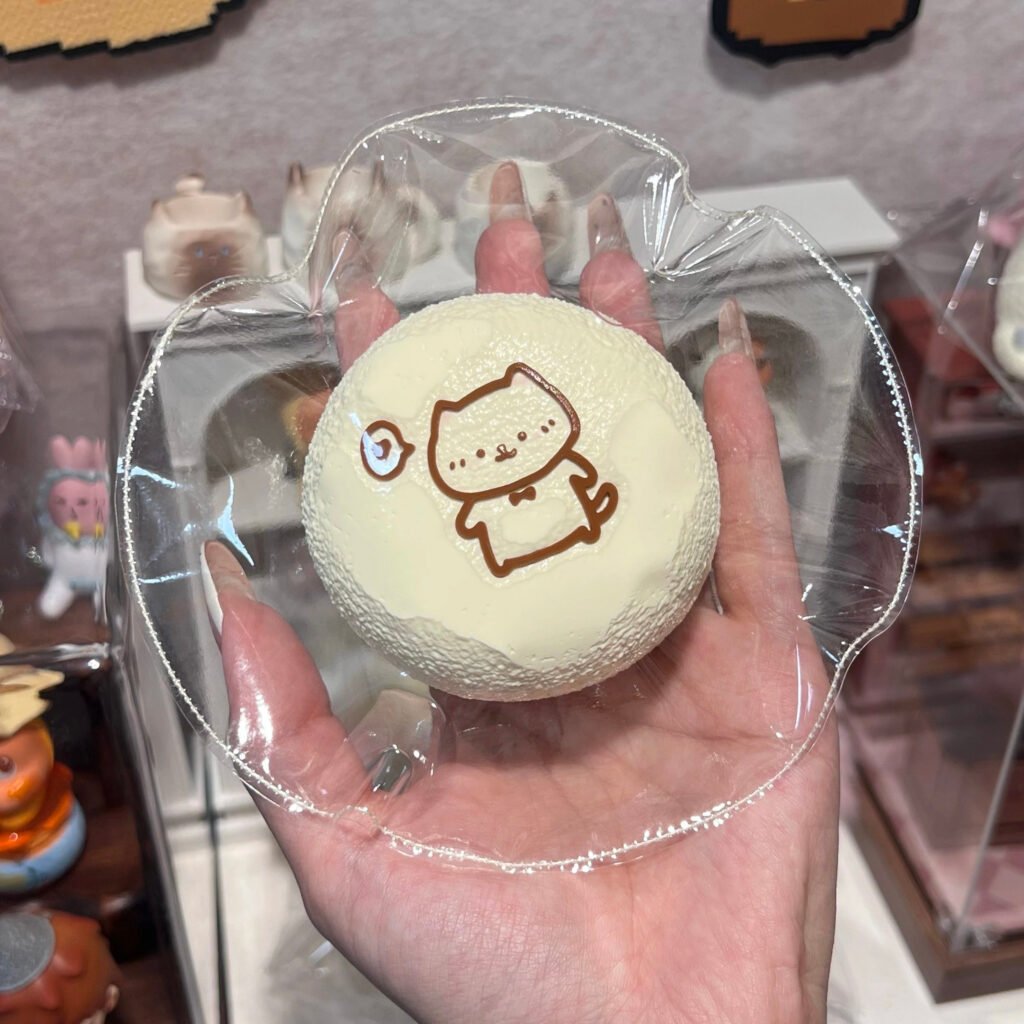 125037 Xiu Maomi Nienie Illustrated Cat Double-Layer Round Toast (Glutinous Cream Texture Series) / 修猫咪捏捏 插画猫双层圆吐司(糯奶油触感系列)