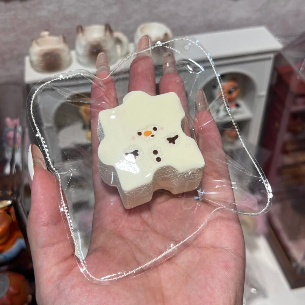 125043 Xiu Maomi Nienie Mini Snowman Puzzle (Glutinous Cream Texture Series) / 修猫咪捏捏 雪人拼图(小号)(糯奶油触感系列)
