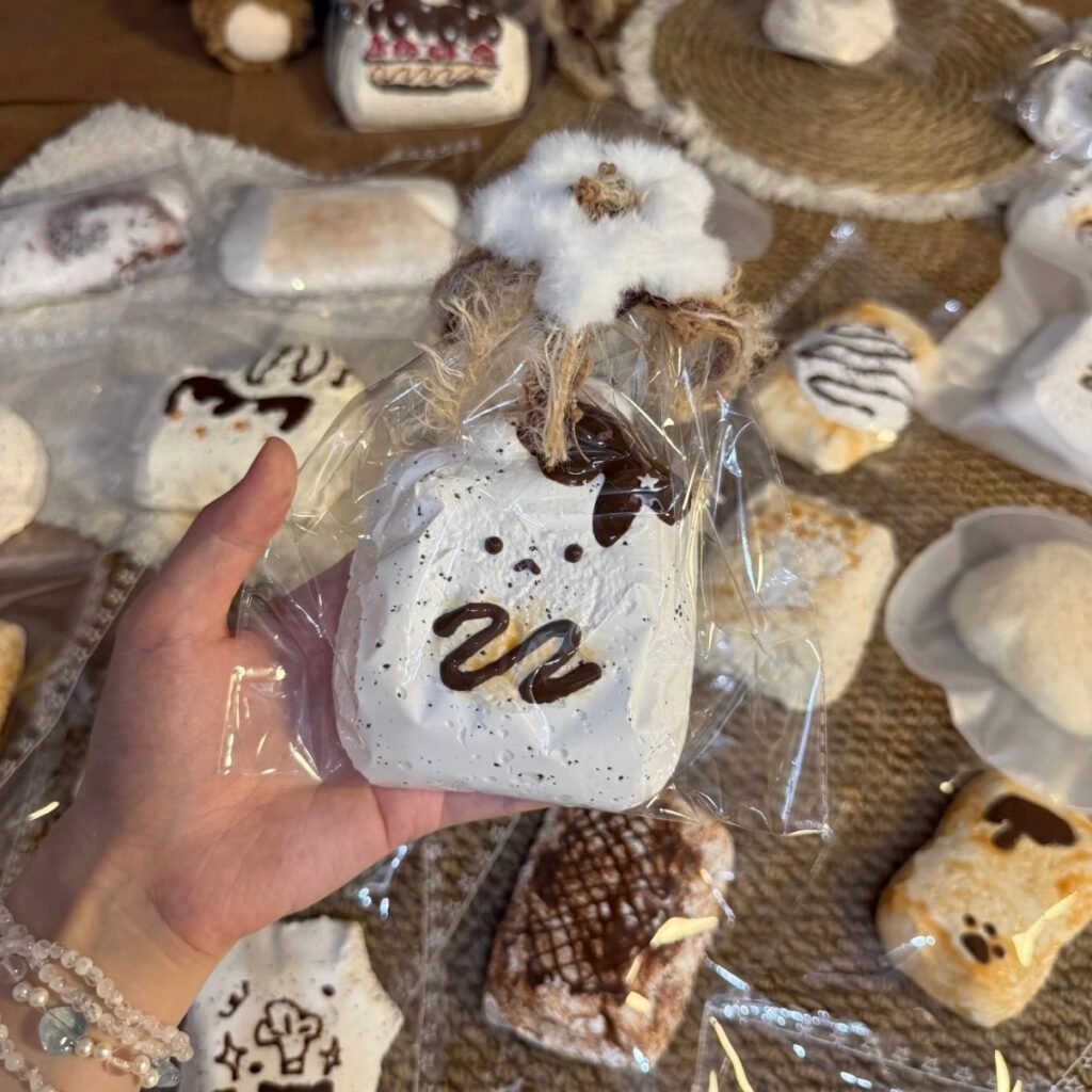 362010 Xiao Ling Shui Xiang Xiang Chocolate Bread Bunny (Super Soft Cream Clay Texture Series) / 小灵睡香香 巧克力面包兔（超软奶油泥触感系列）