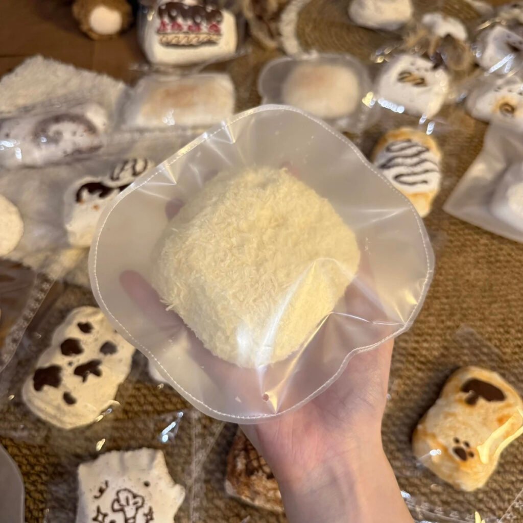 362012 Xiao Ling Shui Xiang Xiang Coconut Bread (Ultra-Soft Mud Texture Series) / 小灵睡香香 椰蓉面包（烂泥触感系列）