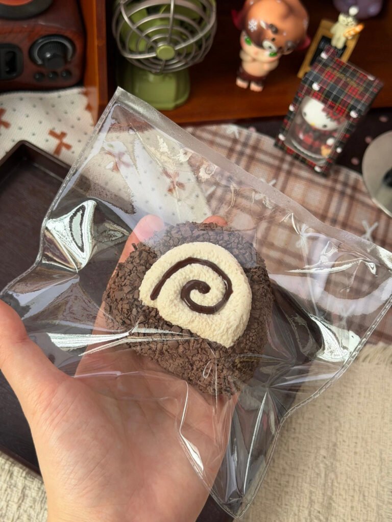 52044 Xiao Lin Jiang Polymer Clay Chocolate Triangle (Whipped Cream Texture Series) / 小琳酱捏捏 软陶三角巧克力（绵奶油触感系列）