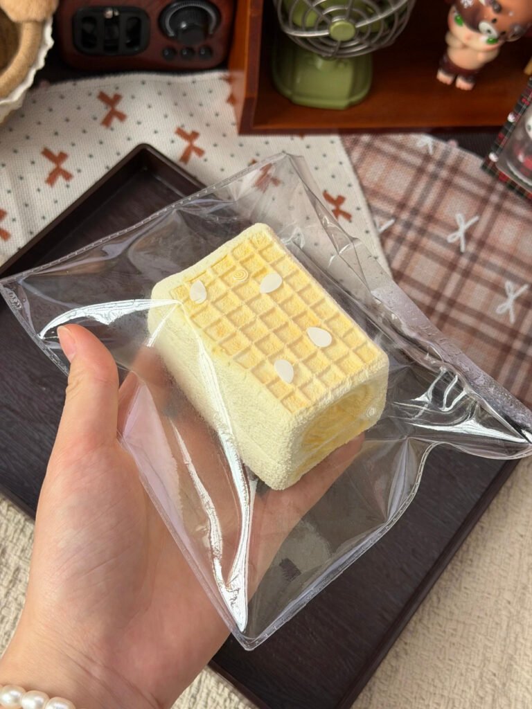 52054 Xiao Lin Jiang Double-Layer Soy Milk Waffle (Coco Pure Clay Texture Series) / 小琳酱捏捏 格子豆乳双层（coco纯泥触感系列）