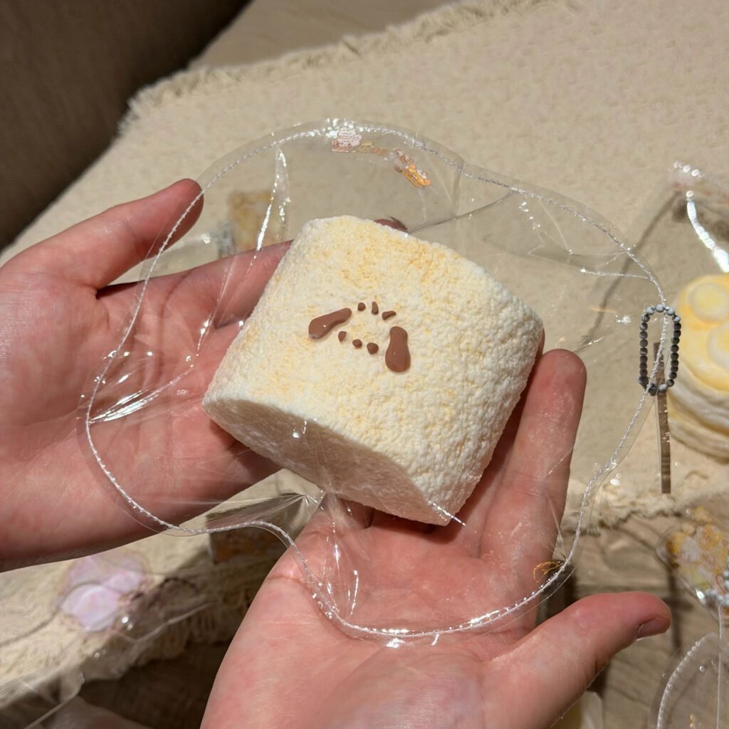 178086 Xiao Shui Yi Puppy Toast Roll (Cream Soft Clay Texture Series) / 小睡伊 小狗吐司卷（奶油软泥触感系列）
