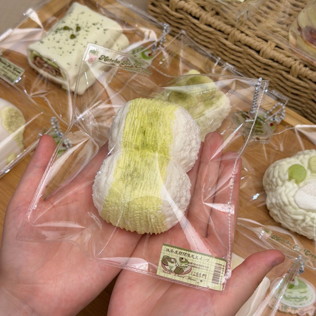 178099 Xiao Shui Yi Matcha Coconut Roll (Bursting Water Cream Clay Texture Series) / 小睡伊 抹茶椰蓉卷（爆浆水奶油触感系列）