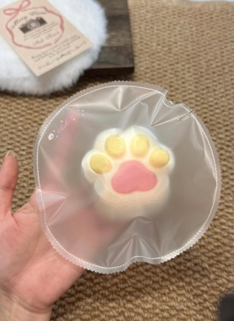 318015 Xiaoyun Diary Heart-Shaped Cat Paw / 小云日记（捏捏版） 桃心猫爪