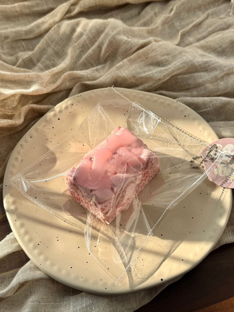 349012 Yaoyaoling Peach Jelly Sachima (Glutinous Cream Texture Series) / 夭夭灵 桃冻沙琪玛（糯奶油触感系列）
