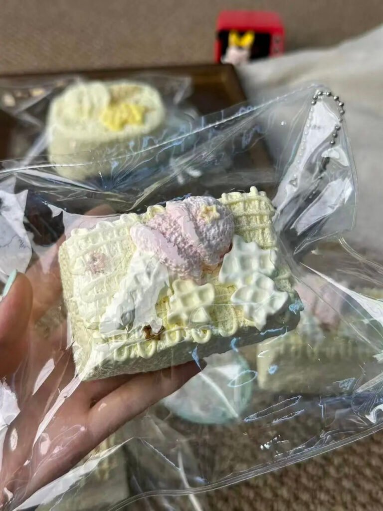 346040 Yayun Squishy Island Waffle Toast (Pure Clay Texture Series) / 雅云萌捏岛 华夫饼吐司(纯泥触感系列)