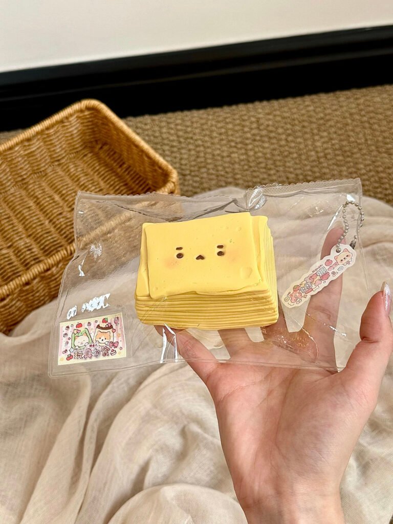 212083 Yike Fishball Squishy Mille-Crepe Cheese Slice (Cream Clay Texture Series) / 一颗鱼丸的捏捏 千层芝士片（奶油泥触感系列）