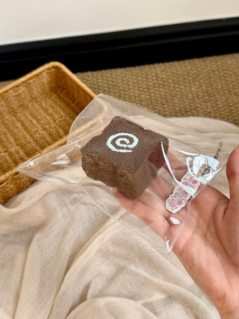 212087 Yike Fishball Squishy Mint Chocolate Rolled Toast (Whipped Cream Texture Series) / 一颗鱼丸的捏捏 薄巧卷卷吐司（绵奶油触感系列）