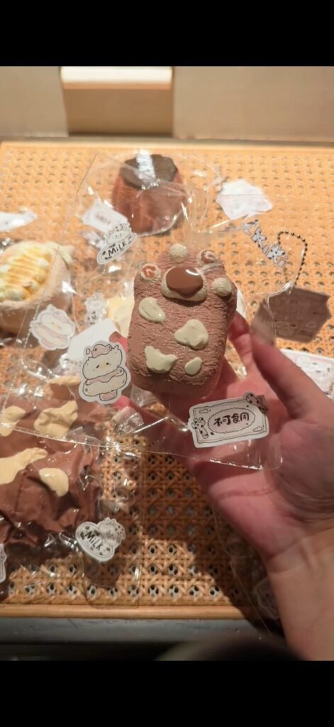 378002 Yizhi Kiki Cat Paw Chocolate / 一只kiki 猫爪巧克力