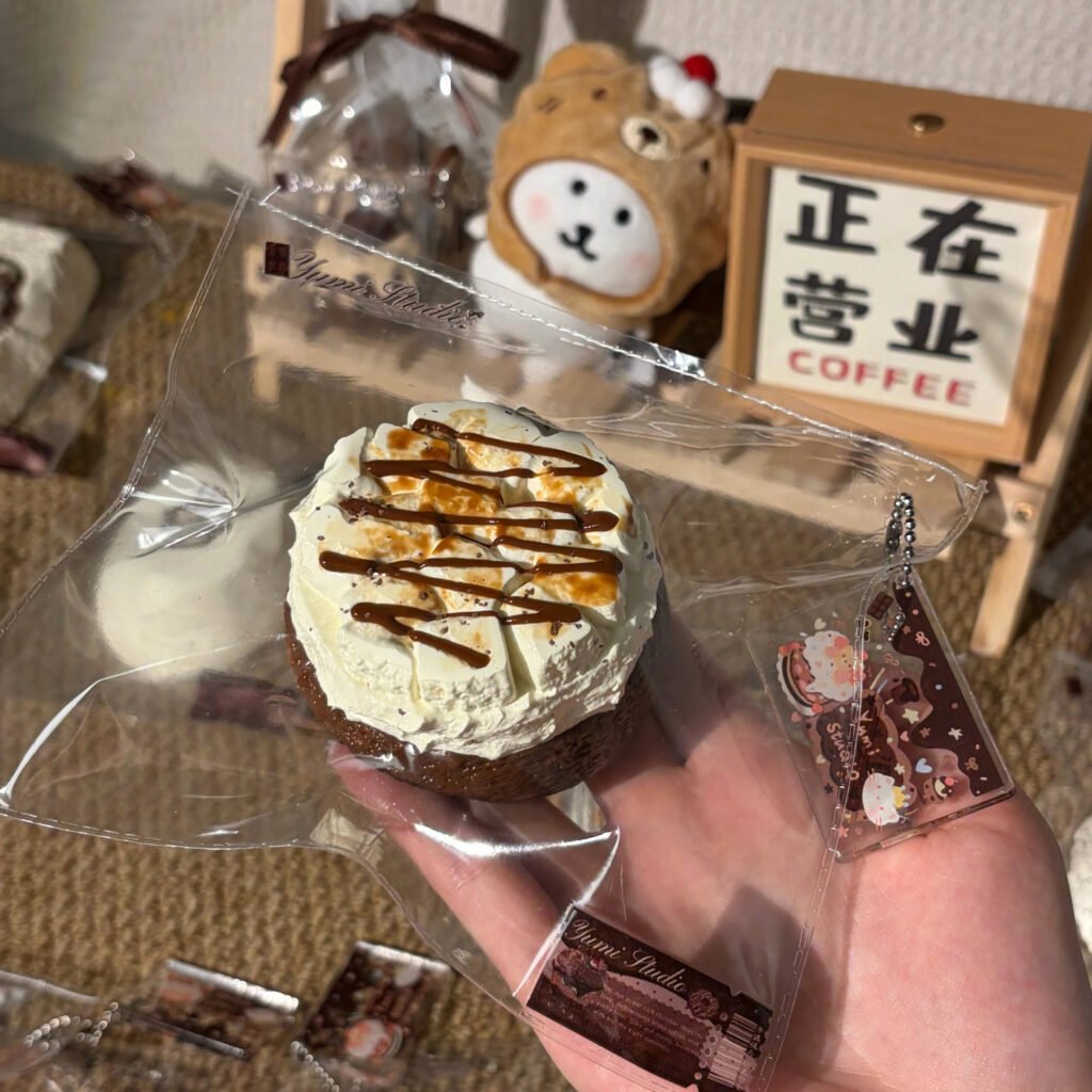 186027 Yumi Nian Nian Charcoal Marshmallow Round Cake (Clay Texture Series) / Yumi捏捏 炭烧棉花糖圆蛋糕（黏土泥触感系列）