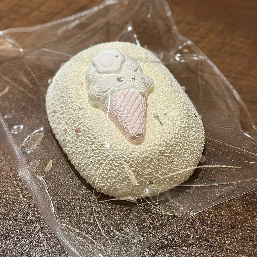 365004 Yuu Convenience Store Strawberry Ice Cream Cone (Wet Soft Cream Clay Texture Series) / Yuu便利店 草莓味甜筒(湿软奶油泥触感系列)
