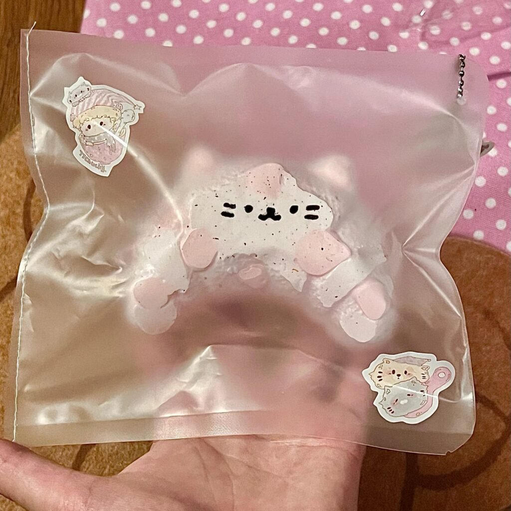 276021 77 Chucky Nienie Strawberry Kitty Croissant (Oven Rich Cream Cheese Texture Series) / 77chucky捏捏 草莓喵喵牛角包（烤箱醇乳酪触感系列）