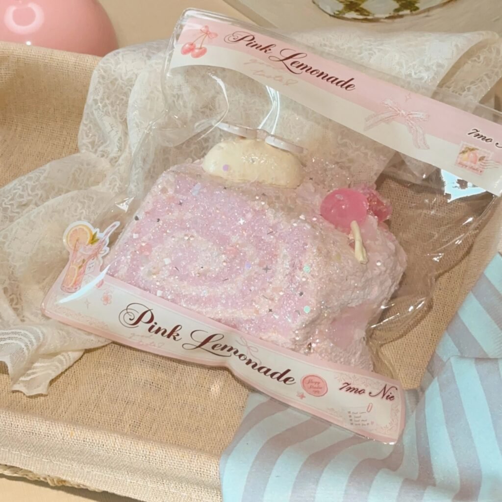 306016 7mo Nienie Pink Sparkling Water Large Toast (Special Thin Cream Texture Series) / 7mo捏 粉色气泡水大吐司(特调稀奶油触感系列)