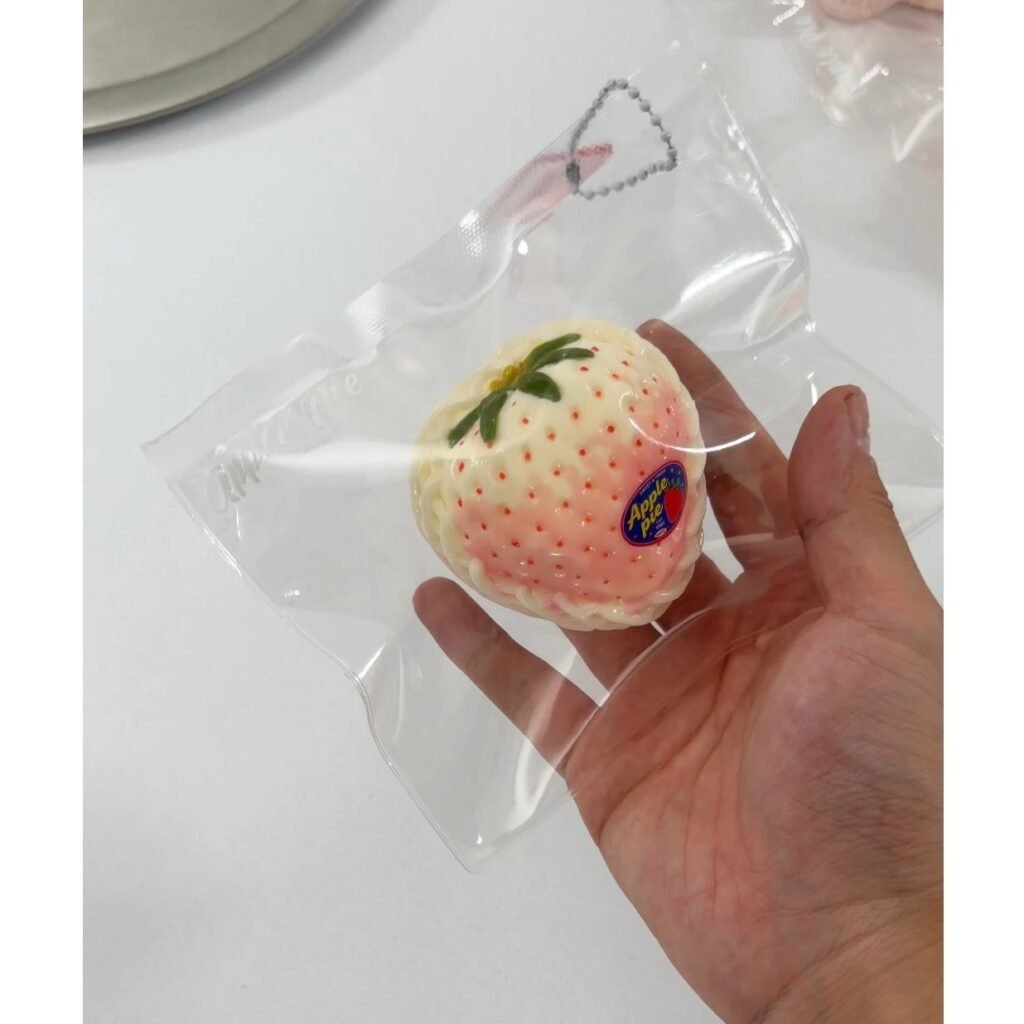 479000 Apple Pie Squishy Mesh-Wrapped Pink Jade Strawberry / 苹果派捏捏 网兜粉玉草莓