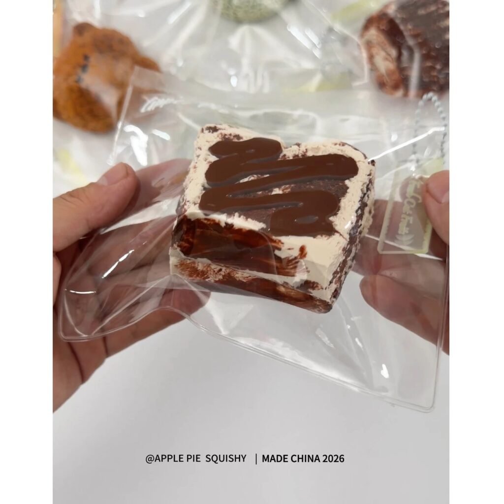 479029 Apple Pie Squishy Chocolate QQ Toast (Rich Cream Texture Series) / 苹果派捏捏 巧克力qq吐司(醇奶油触感系列)