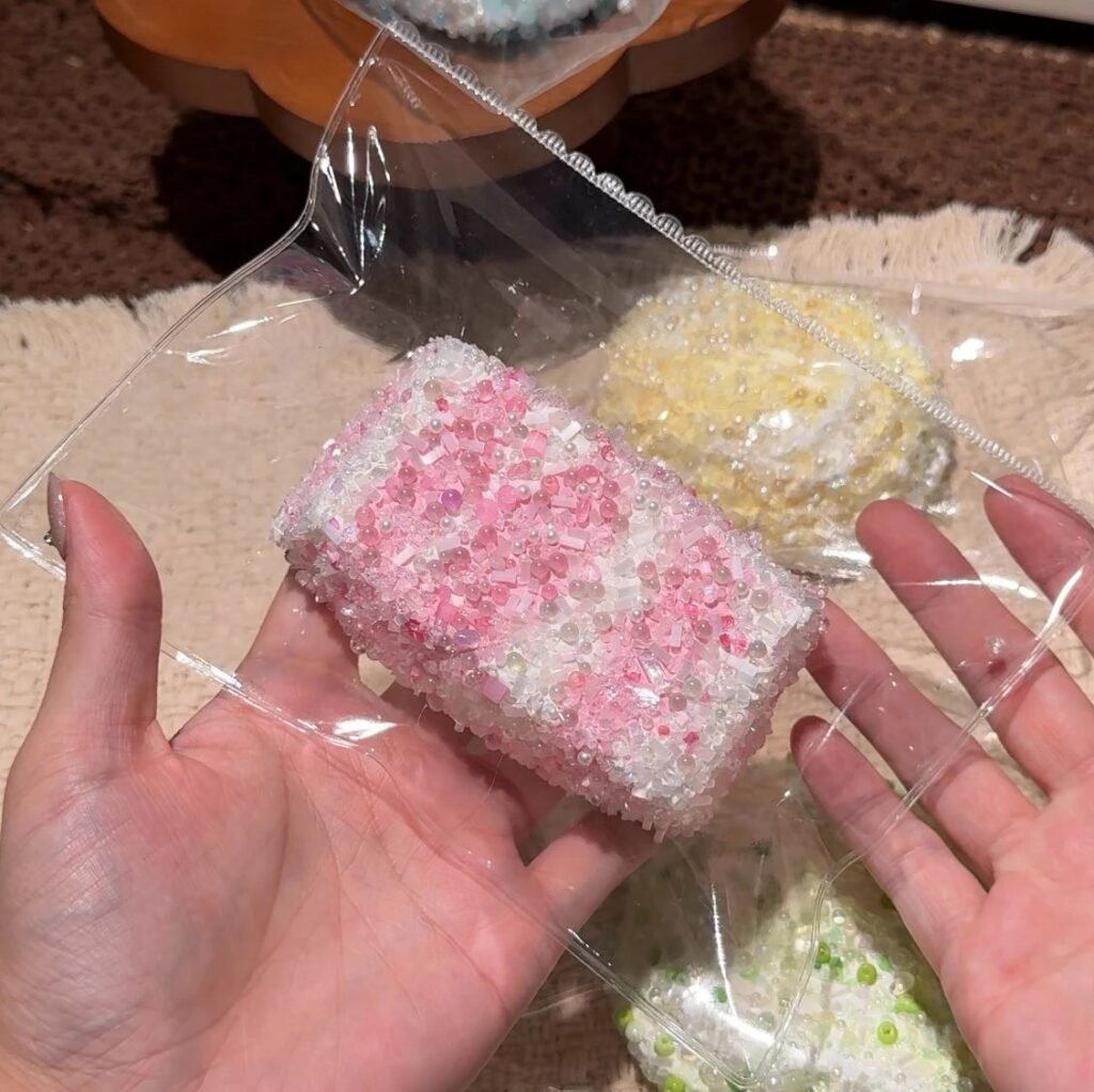 454009 August Squishy Strawberry Crumb Squishy (Cream Paste Clay Texture Series) / 八月的捏 草莓（乳膏泥触感系列）