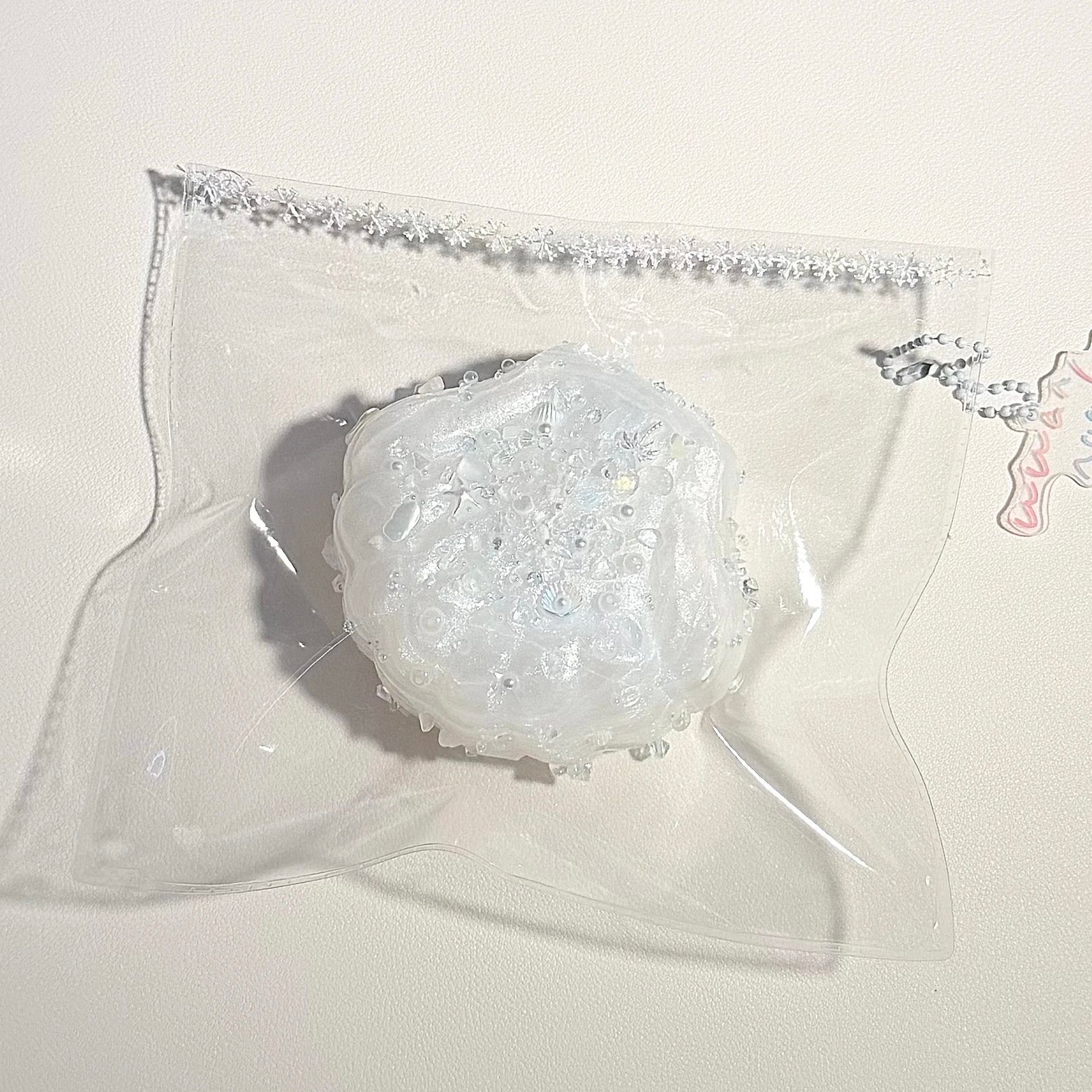 254019 Big Bowl Cold Noodle White Shell (Sticky Clay Texture Series) / 大碗冷面捏捏 白贝壳(黏糊泥触感系列)