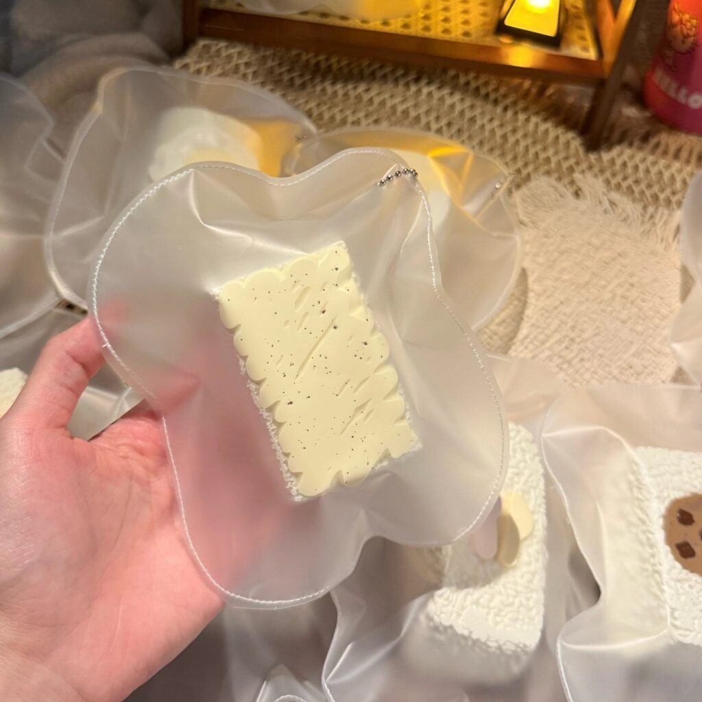 426003 Bing Bing Squishy Short Toast with Custard Drizzle (Sticky Clay Texture Series) / 饼饼的捏捏 短吐司（奶黄淋酱）（黏糊泥触感系列）