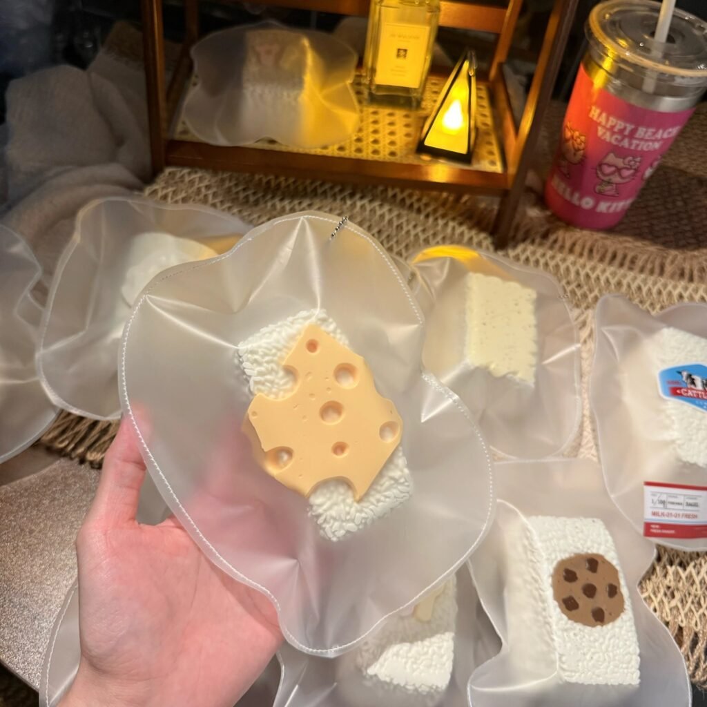 426007 Bing Bing Squishy Cheese Long Rice Ball (Sticky Clay Texture Series) / 饼饼的捏捏 奶酪长饭团（黏糊泥触感系列）