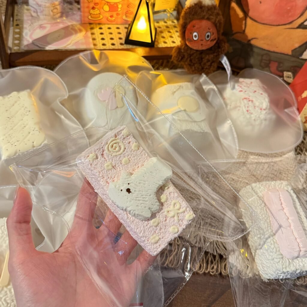 426008 Bing Bing Squishy Puppy Long Toast (Sticky Clay Texture Series) / 饼饼的捏捏 小狗长吐司（黏糊泥触感系列）