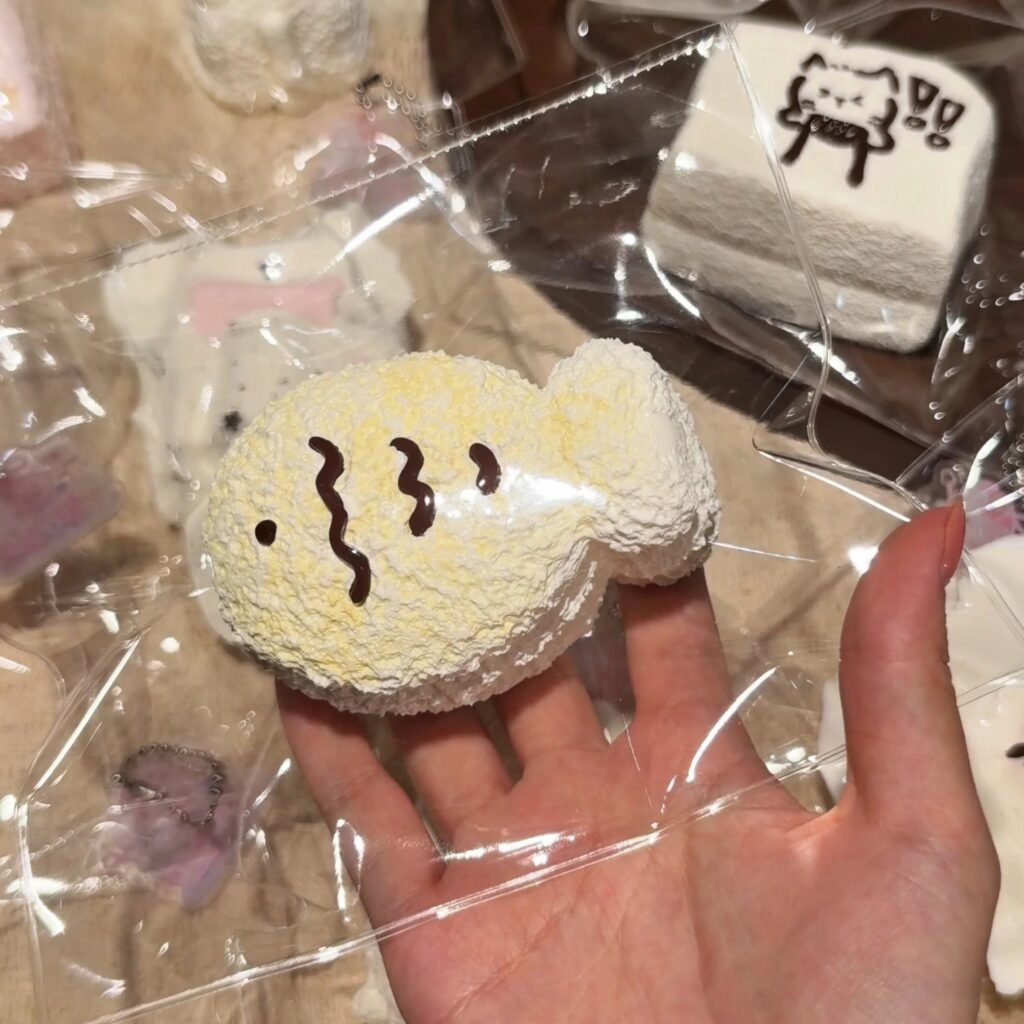 402004 Berry Berry Egg Yolk Fish Cake / 莓了个莓 蛋黄鱼饼