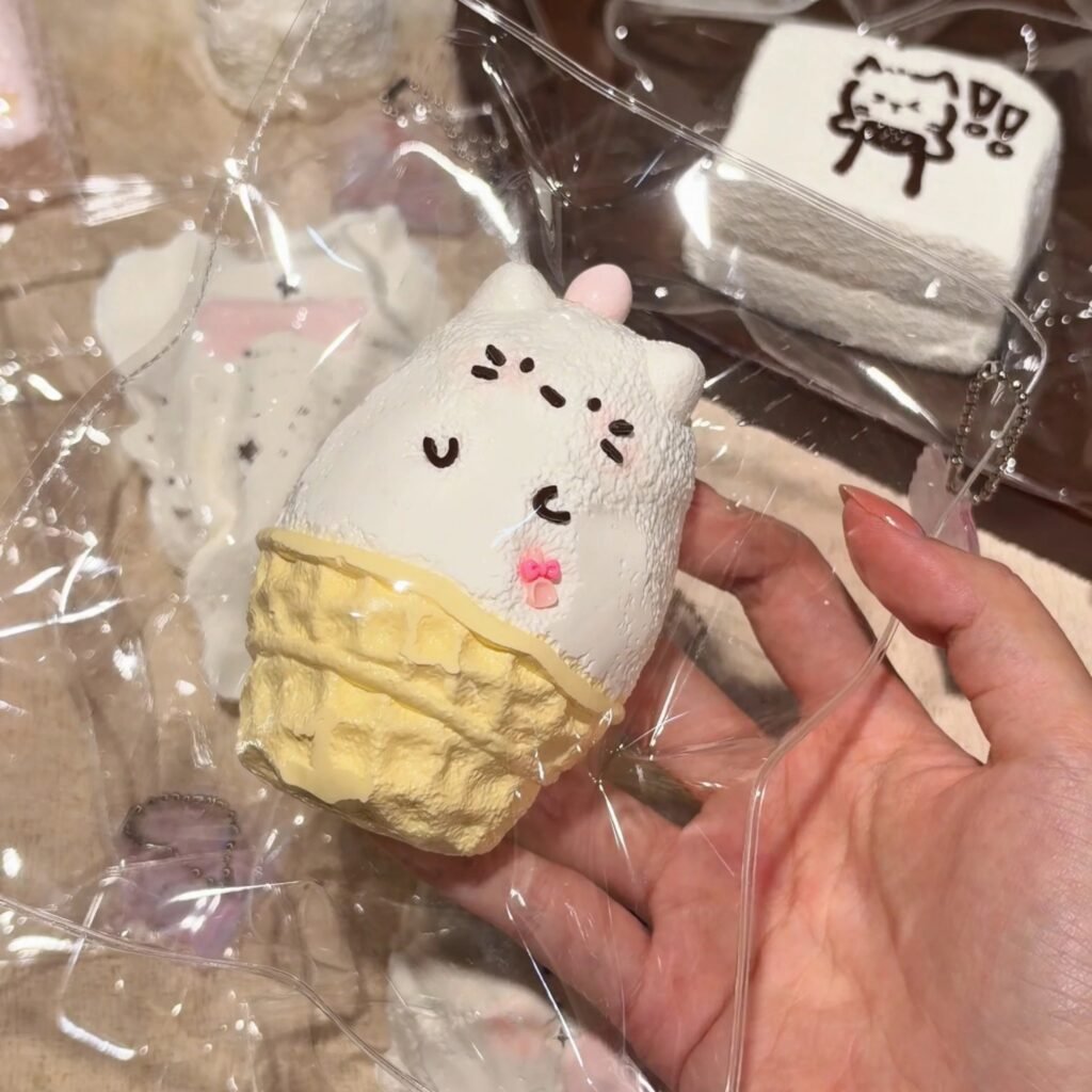 402006 Berry Berry Kitten Ice Cream / 莓了个莓 小咪冰淇淋