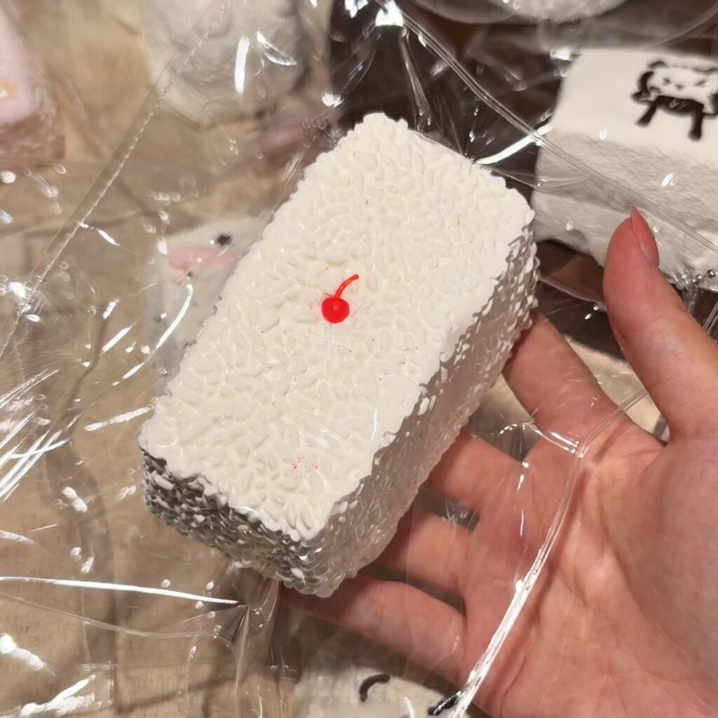 402018 Berry Berry Cherry Rice Ball (Fluffy Cream Texture Series) / 莓了个莓 樱桃饭团(绵绵奶油触感系列)