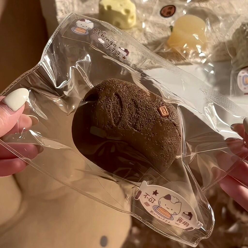 236020 Jian Bingo Zizizi Squishy Chocolate Chubby Baguette (Airy Cake Clay Texture Series) / 煎bingo子子子 巧克力胖法棍（空气蛋糕泥触感系列）