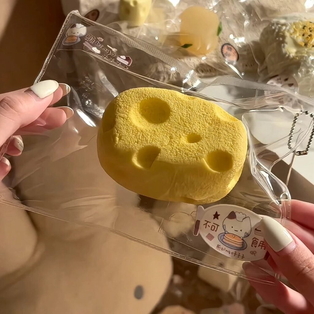 236025 Jian Bingo Zizizi Squishy Cheese Cube (Airy Cake Clay Texture Series) / 煎bingo子子子 奶酪块（空气蛋糕泥触感系列）
