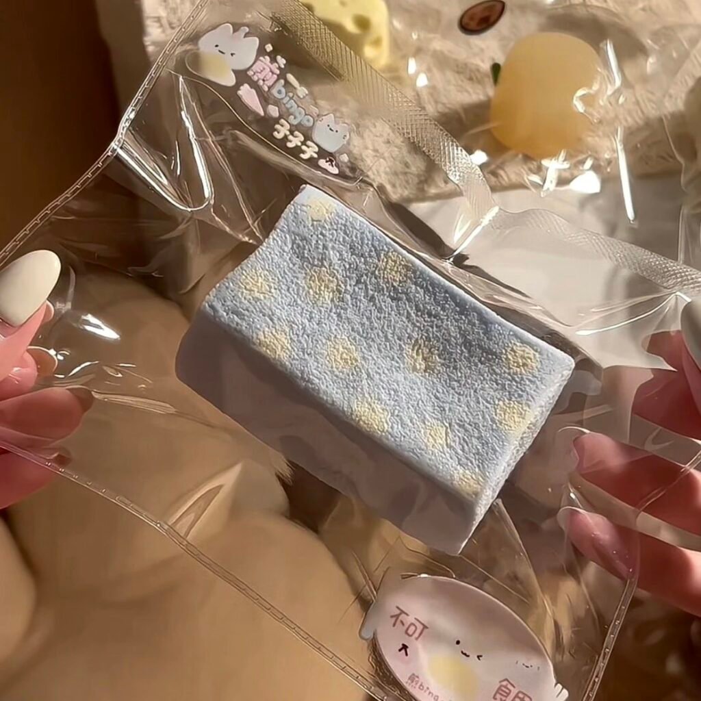 236027 Jian Bingo Zizizi Squishy Sea Salt Polka Dot Senbei (Airy Cake Clay Texture Series) / 煎bingo子子子 海盐波点仙贝（空气蛋糕泥触感系列）