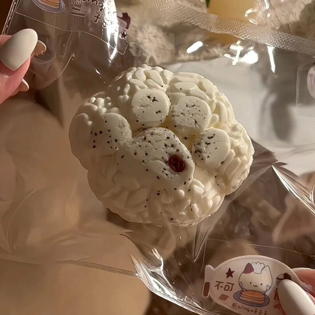236035 Jian Bingo Zizizi Squishy White Chocolate Cat Paw (Dry Mochi Clay Texture Series) / 煎bingo子子子 白巧猫爪(干麻薯泥触感系列)