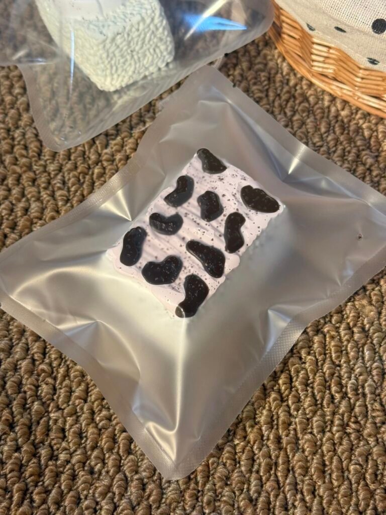 411005 Bai Mi Fan Squishy Berry Chocolate Yogurt Cake / 白咪饭捏 莓巧酸奶糕