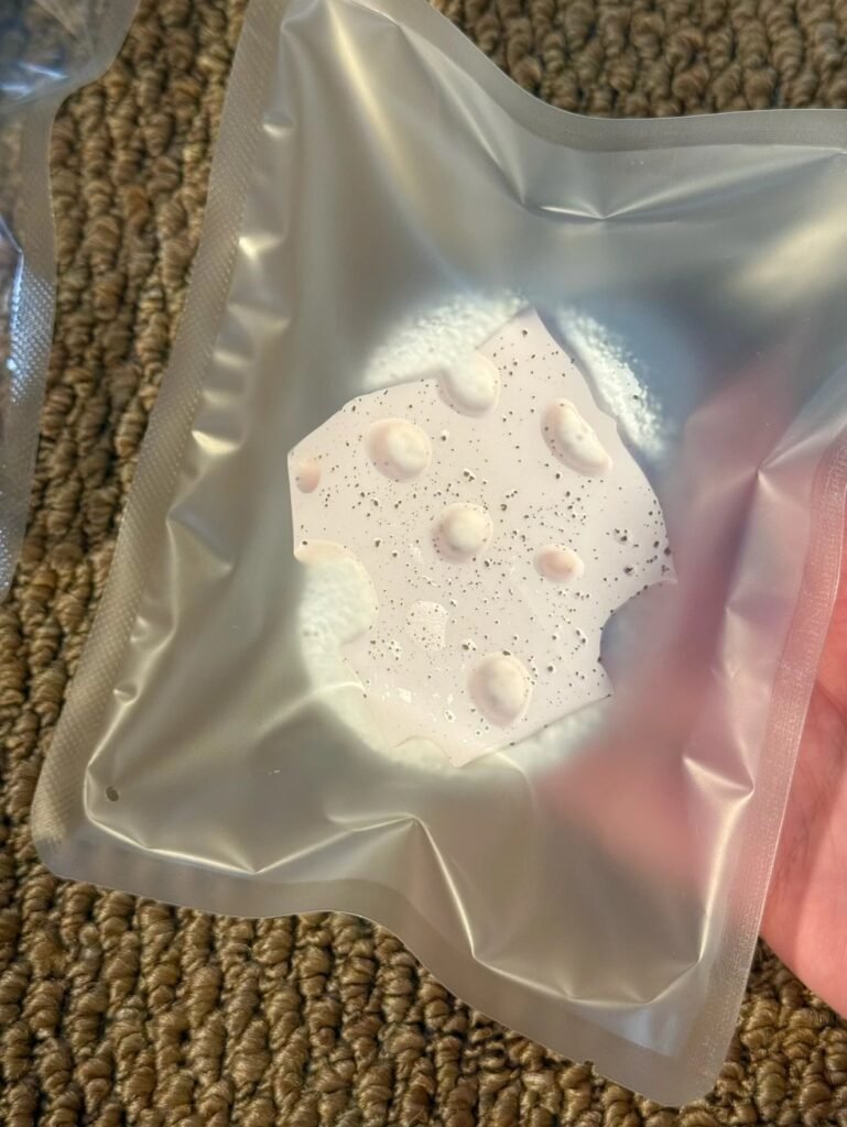 411006 Bai Mi Fan Squishy Strawberry Cheese Senbei / 白咪饭捏 草莓奶酪仙贝