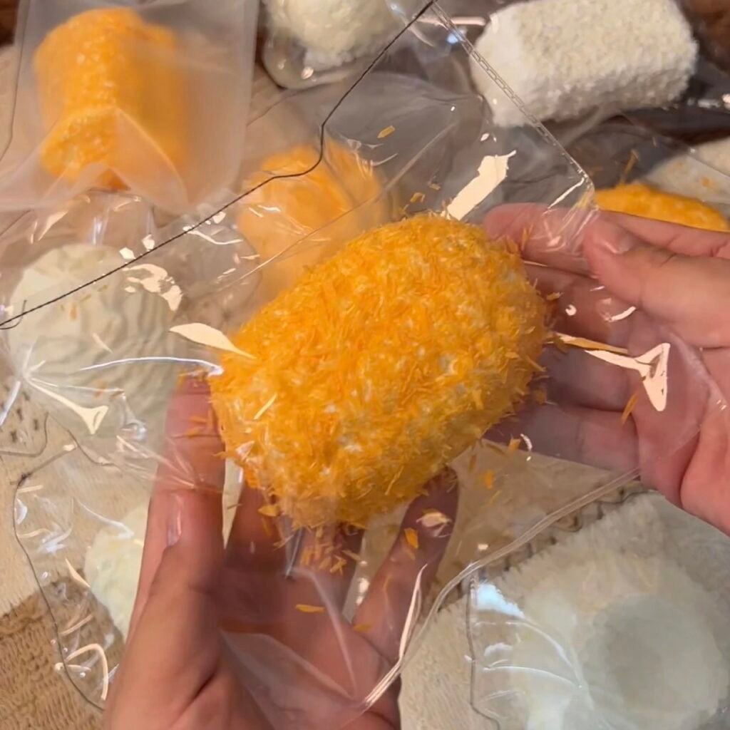 451001 Baking Soda Squishy Fried Corn / 小苏打捏 油炸玉米