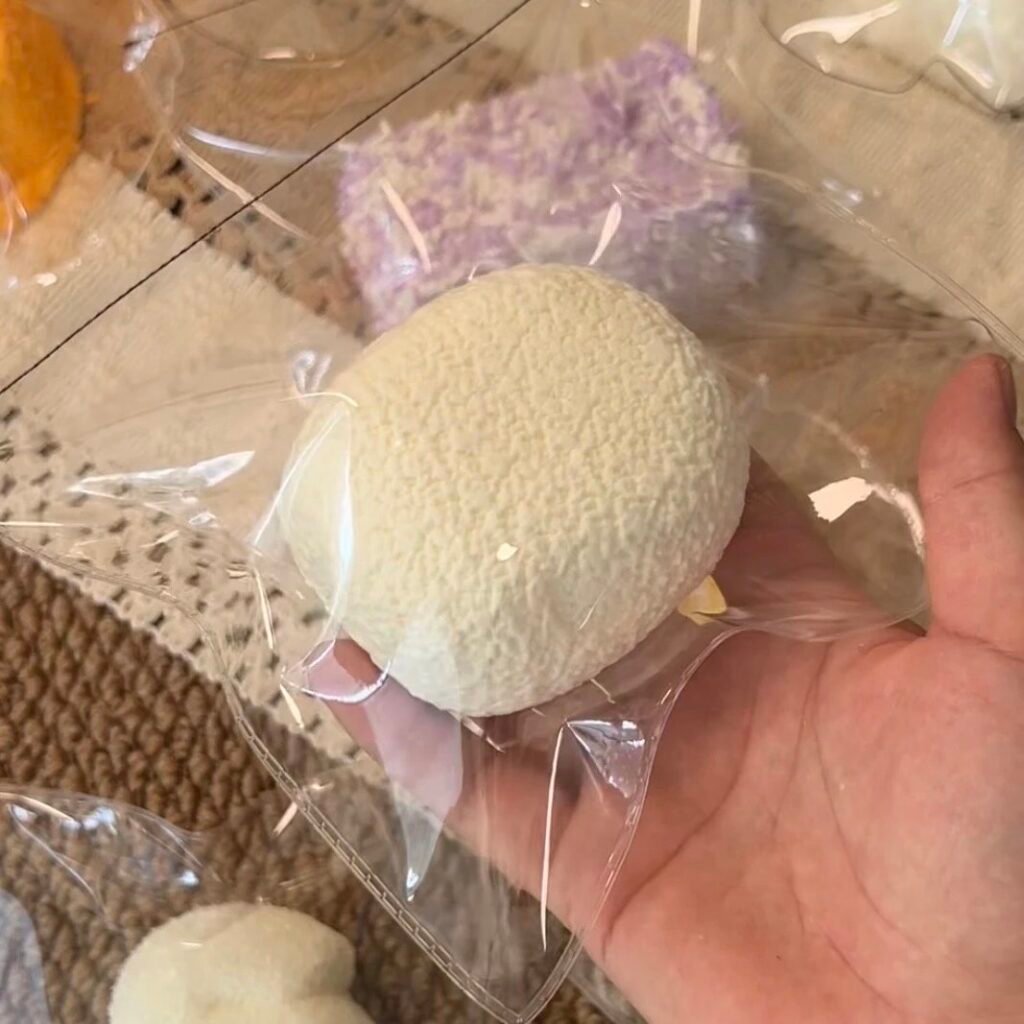 451009 Baking Soda Squishy Flocked Fermented Tofu / 小苏打捏 绒绒霉豆腐
