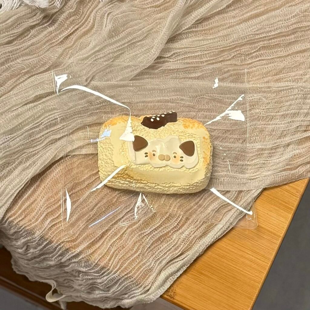 270018 Burning Ice Cream Kitten Bread Cube (Cream Clay Texture Series) / 着火的冰淇淋 小猫面包块（面霜泥触感系列）