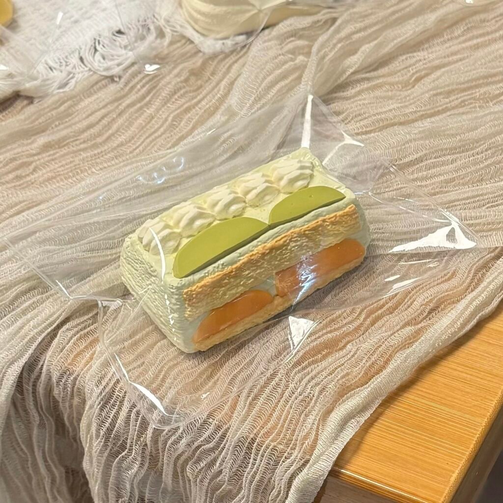 270020 Burning Ice Cream Matcha Long Cake (Cream Clay Texture Series) / 着火的冰淇淋 抹茶长蛋糕(面霜泥触感系列)