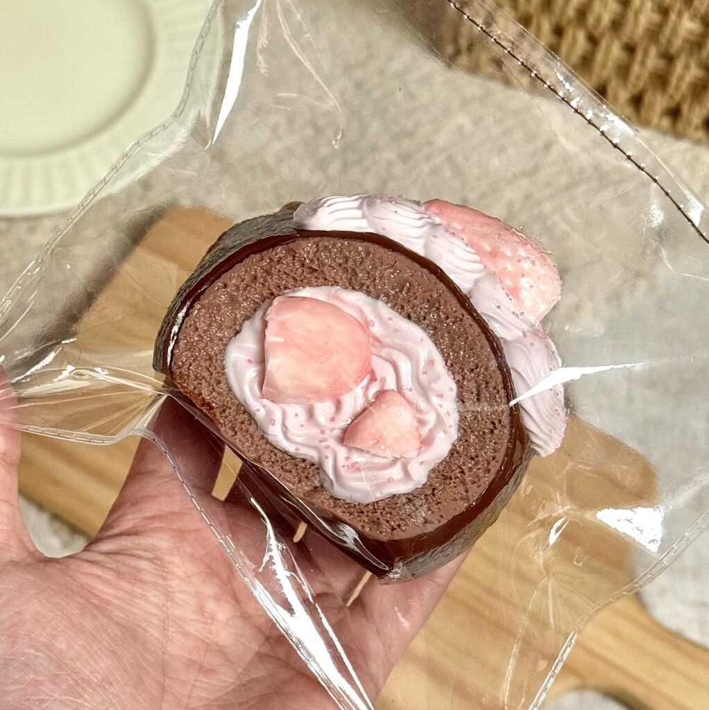 532004 Candy Cute Berry Chocolate Swiss Roll (Rice Cake Clay 2.0 Texture Series) / 小饭团candy cute 莓巧瑞士卷（年糕泥2.0触感系列）