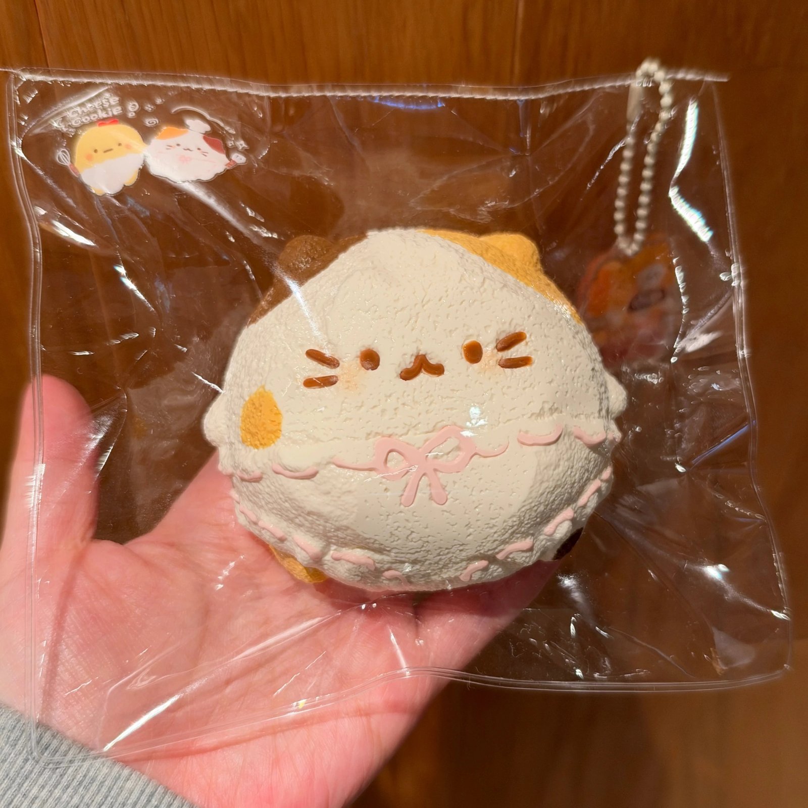 251016 Cheese Cookie Pocket Calico Cat (Cream Clay Texture Series) / 芝士小饼干 屁兜三花(奶油泥触感系列)