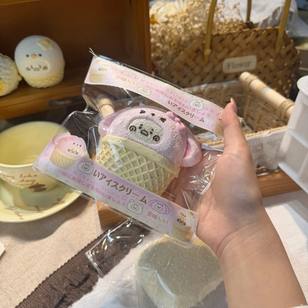 152033 Chen Kevin Daidaijiang Bunny Ice Cream (Frozen Milk Cake Texture Series) / Chen凯文 呆呆酱小兔冰淇淋（冻奶糕触感系列）