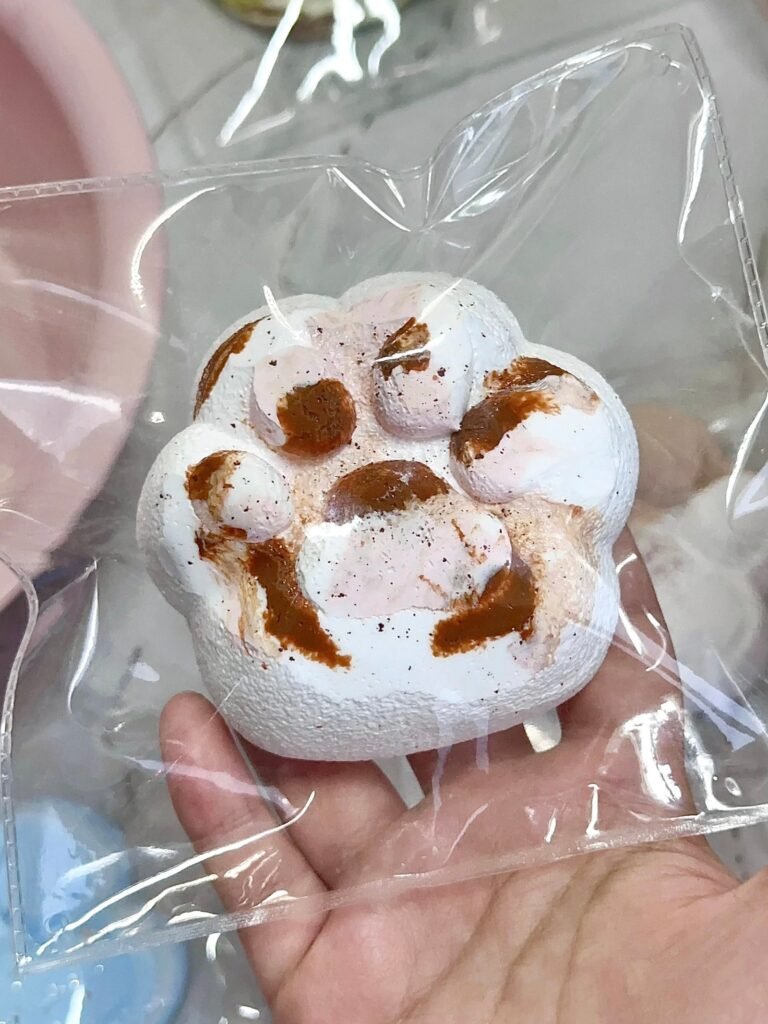 445001 Chichi Squishy Pink Chocolate Swirled Cat Paw (Ultra Soft Texture Series) / 池池的捏捏 粉巧晕染猫爪（变态软触感系列）